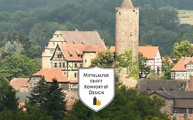 GRÄFIN MARTHA MARIA - Apartment in der historischen Hinterburg Schlitz - mit Aufzug, Parkplatz, E-Ladestation&Garten - Fulda, Alsfeld, Bad Hersfeld 25-30 Min - Hunde willkommen